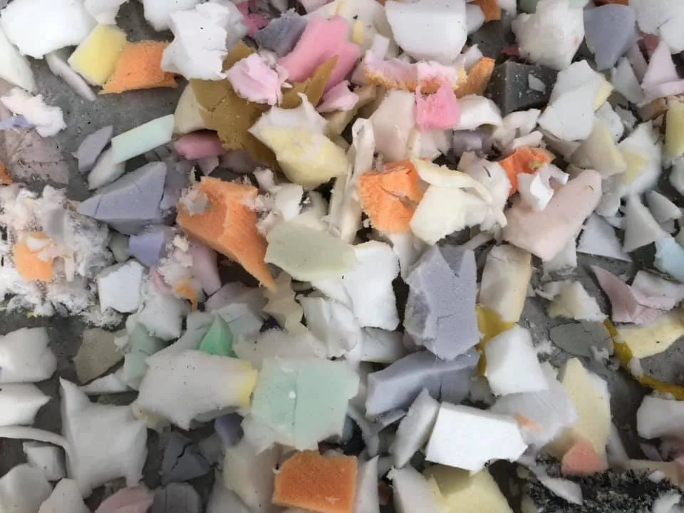 Virutas de espuma de PU triturada para producción de espuma aglomerada
